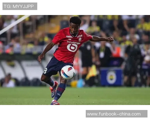 足球球星街头挑战赛展现惊艳技巧引爆热潮