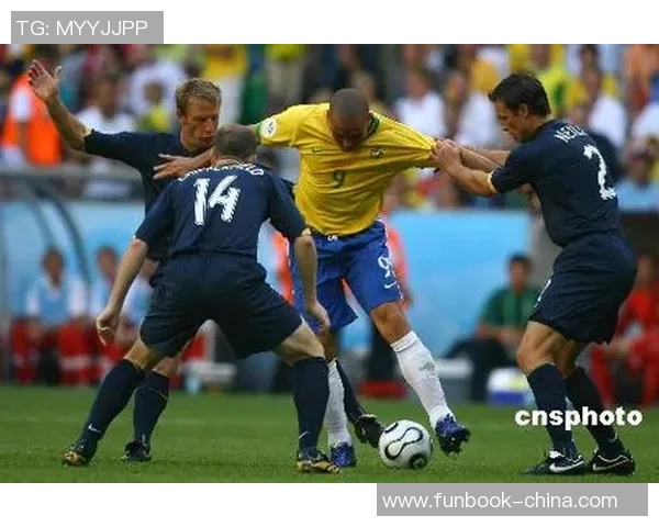 全球足球巨星风云榜：盘点当今足坛最具影响力的球员与传奇人物